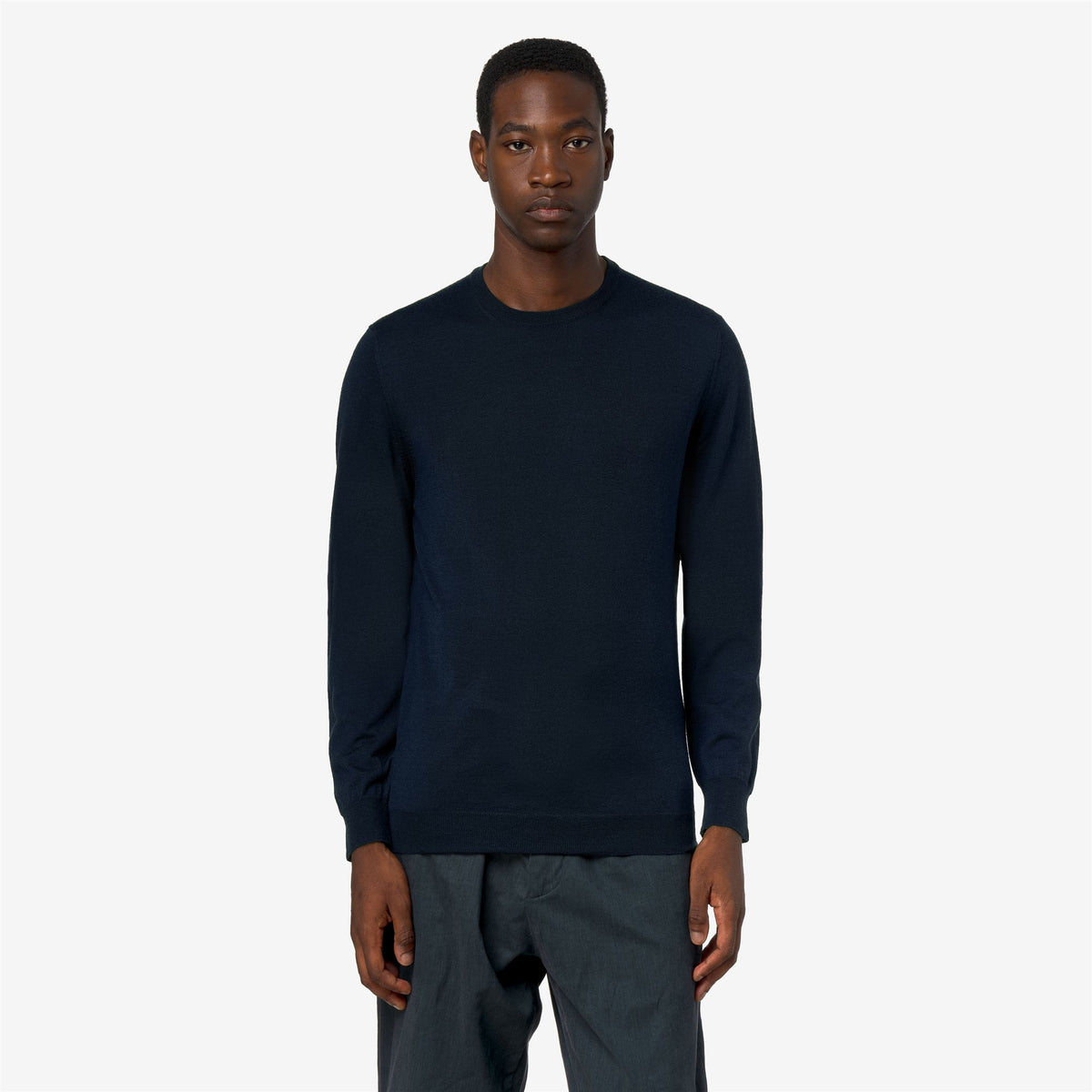 Knitwear_Man_SEBASTIEN WOOL SILK CASHMERE_Pull Over_Blue Depth - Commercial 4