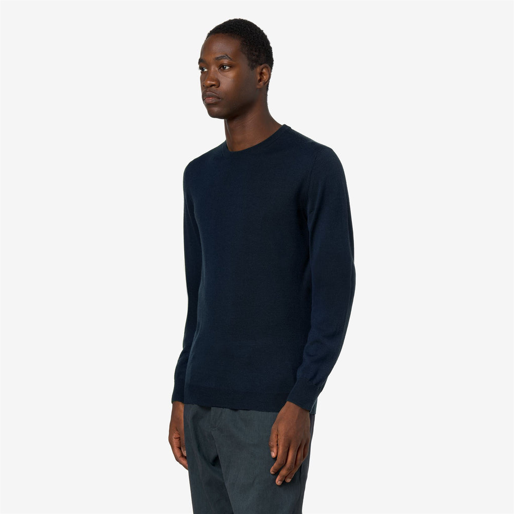 Knitwear_Man_SEBASTIEN WOOL SILK CASHMERE_Pull Over_Blue Depth - Commercial 5