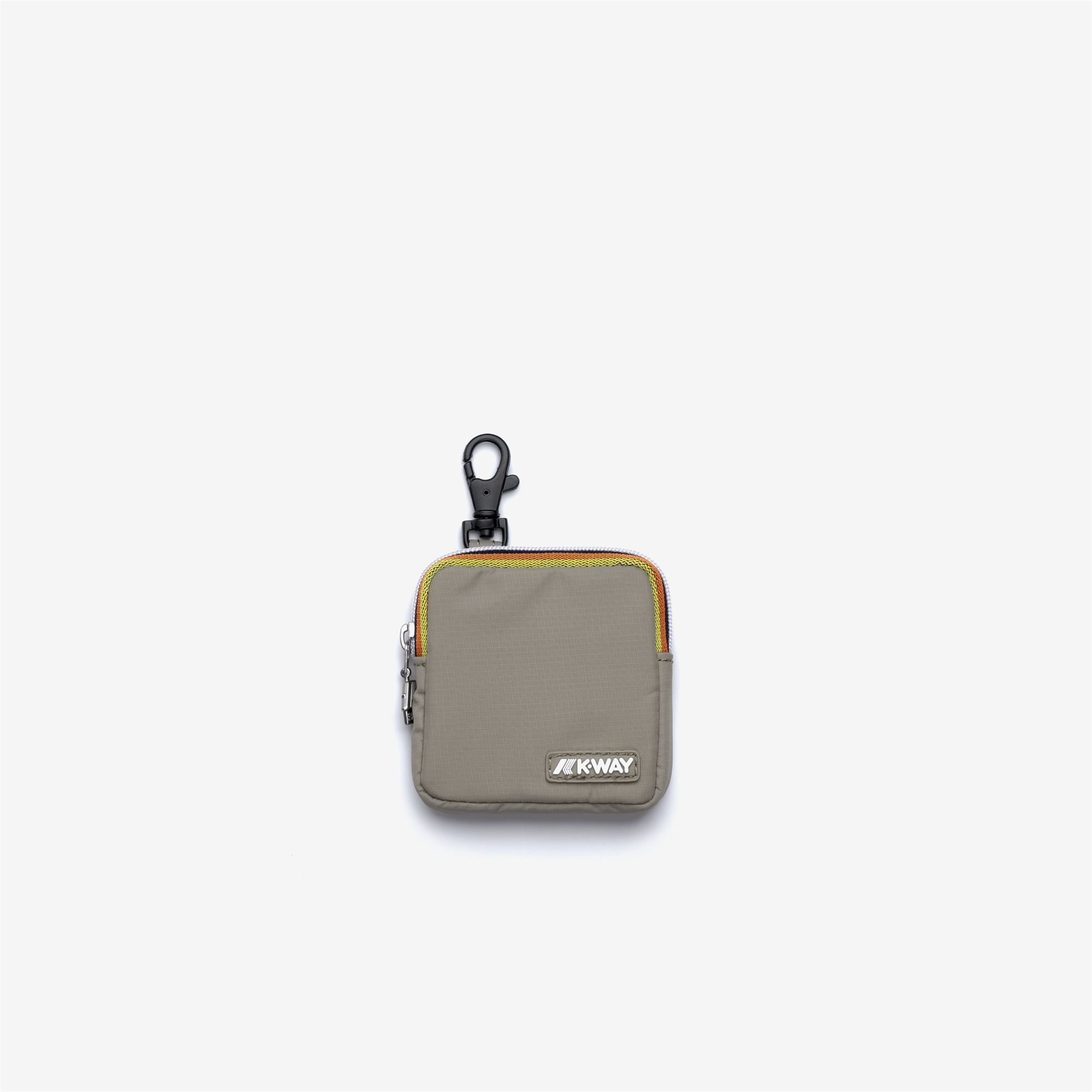 Small Accessories_UNISEX_EMEE_Headphones_Green Oak - Commercial 1