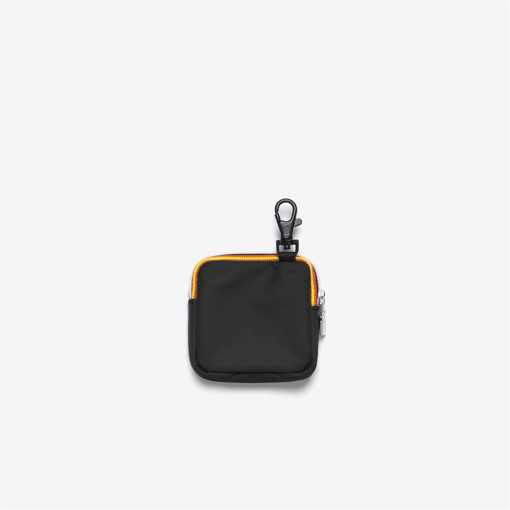 Small Accessories_UNISEX_EMEE_Headphones_Black Pure - Commercial 2