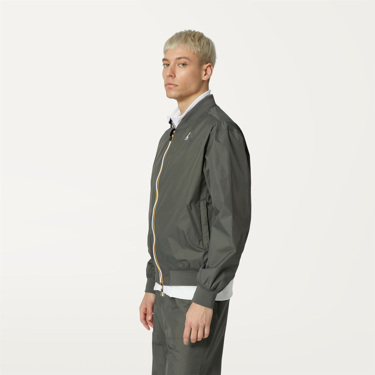 Jackets_UNISEX_LE VRAI 3.0 AMAUREN_Short_GREEN BLACKISH - Commercial 5