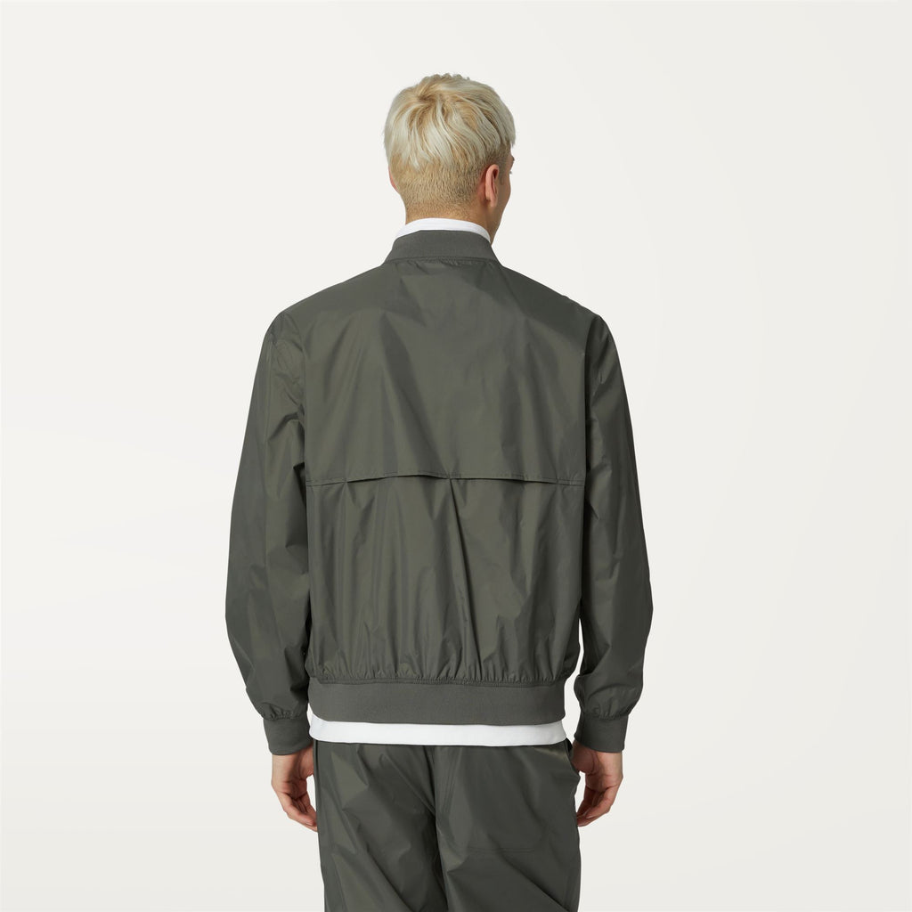 Jackets_UNISEX_LE VRAI 3.0 AMAUREN_Short_GREEN BLACKISH - Commercial 6