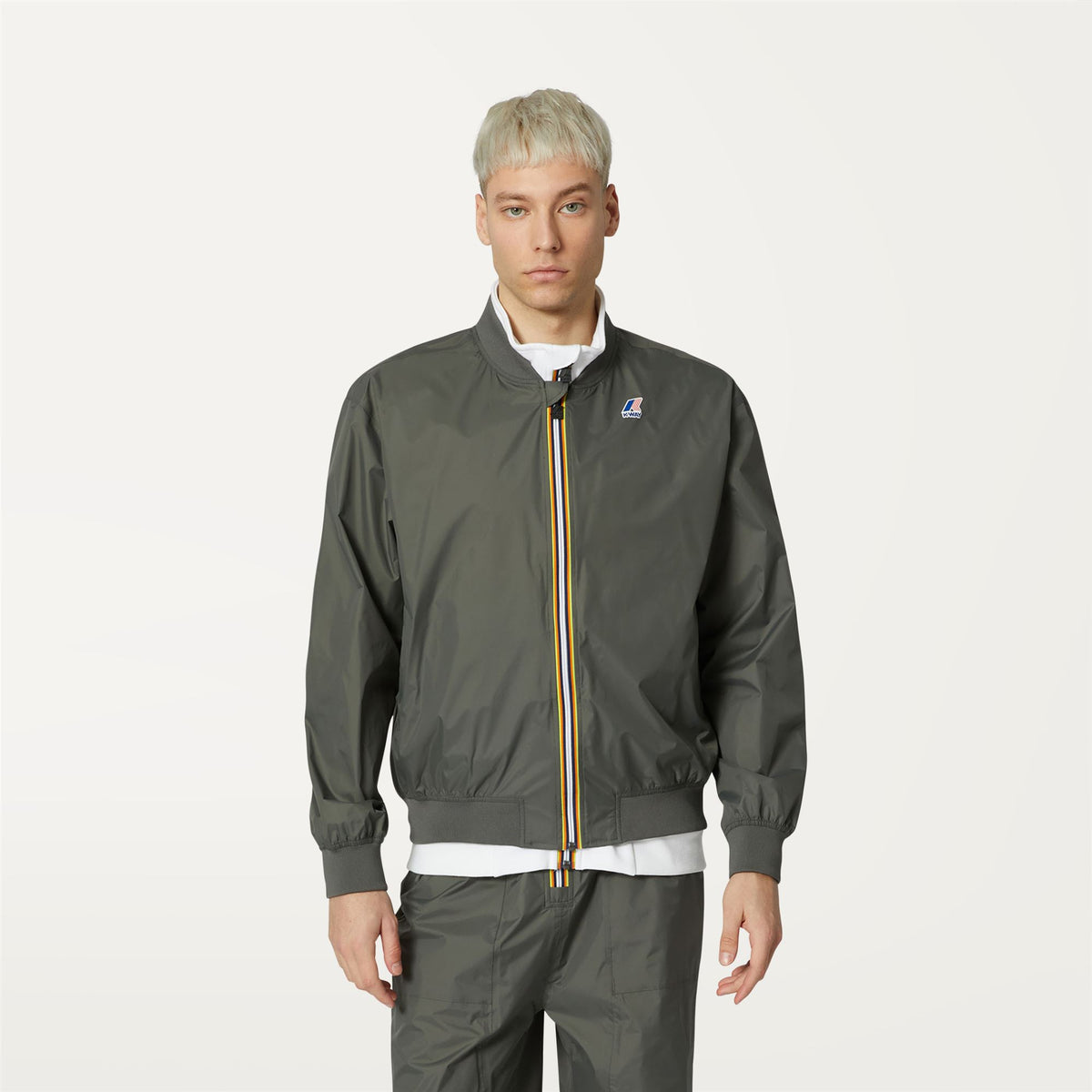 Jackets_UNISEX_LE VRAI 3.0 AMAUREN_Short_GREEN BLACKISH - Commercial 4