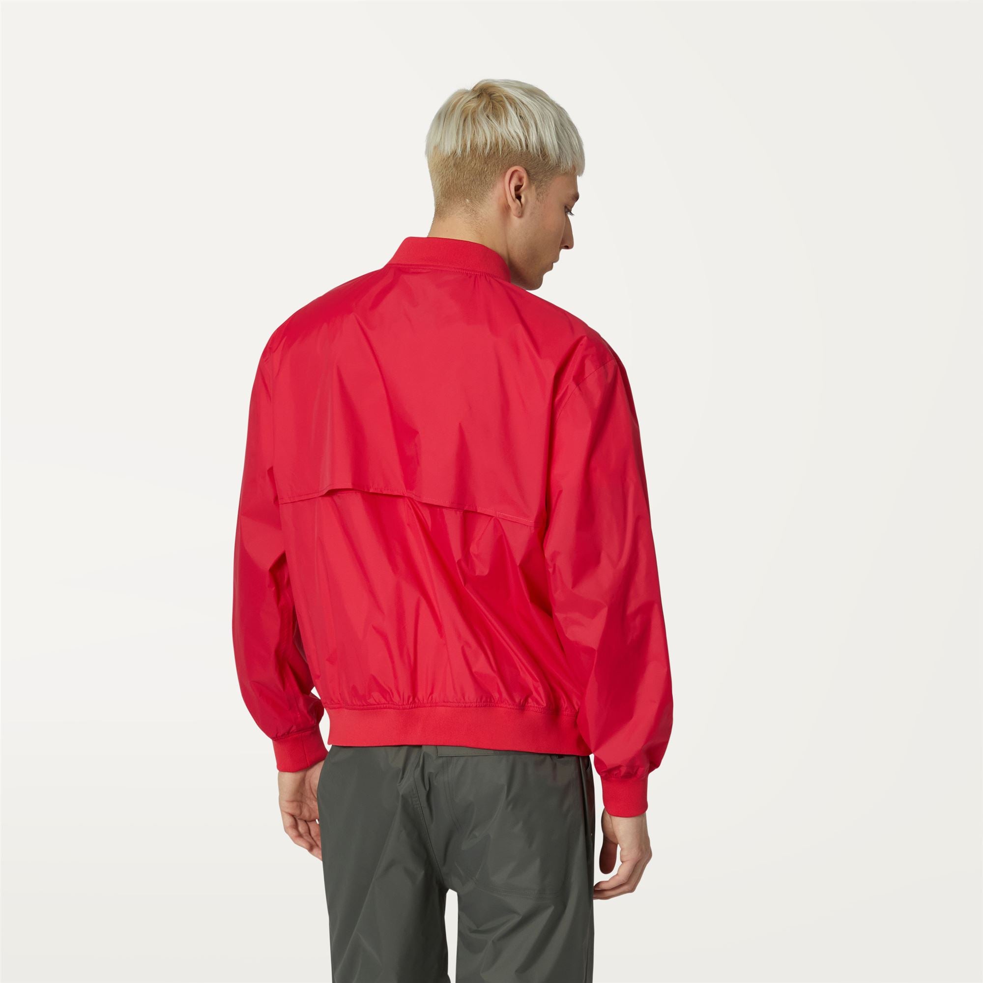 Jackets_Unisex_LE VRAI 3.0 AMAUREN_Short_Red Berry - Commercial 6