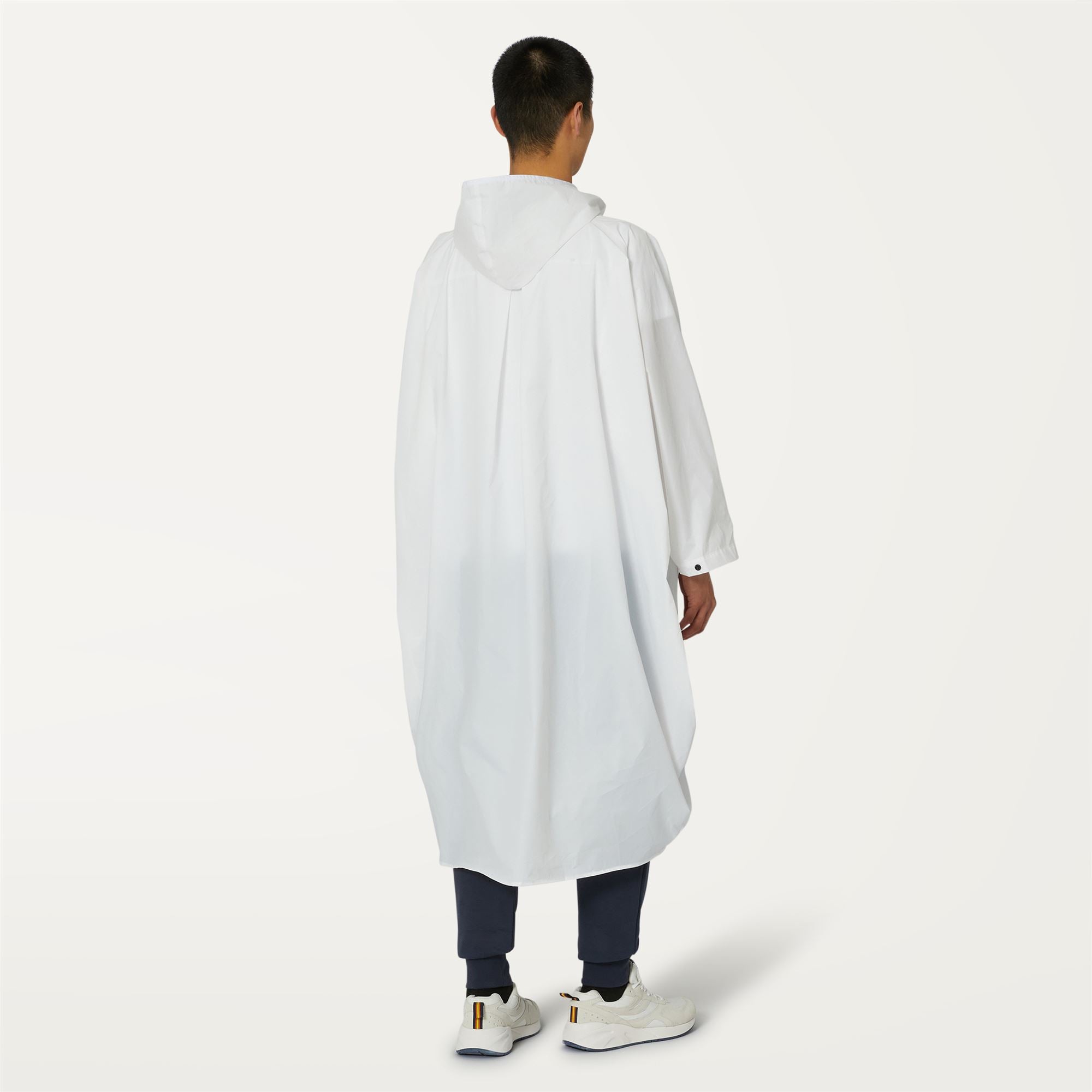 Jackets_UNISEX_LE VRAI 3.0 RENNES_Poncho_White - Commercial 6