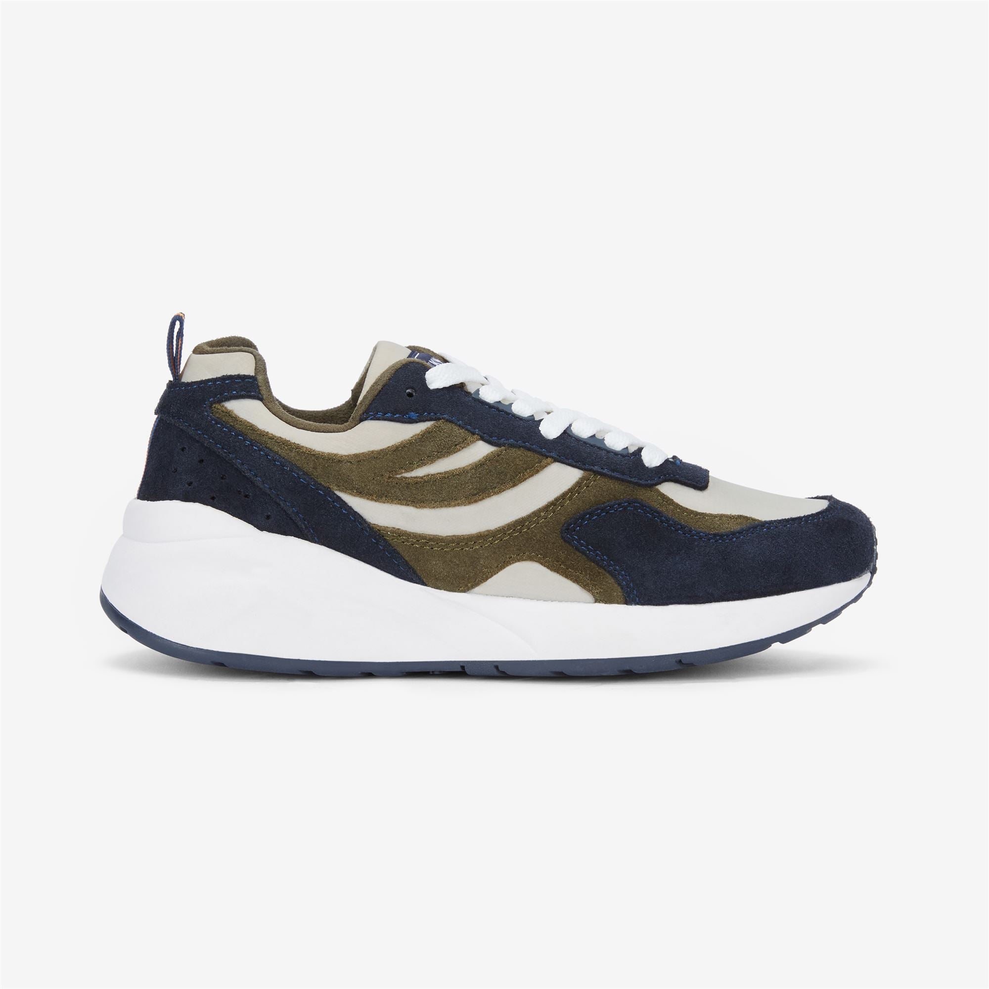 Sport Shoes_UNISEX_TRAINING 3.0 LACES_Low Cut_ - Commercial 5
