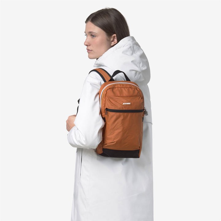 Zaino compatto unisex in nylon arancione per lavoro e spostamenti 4