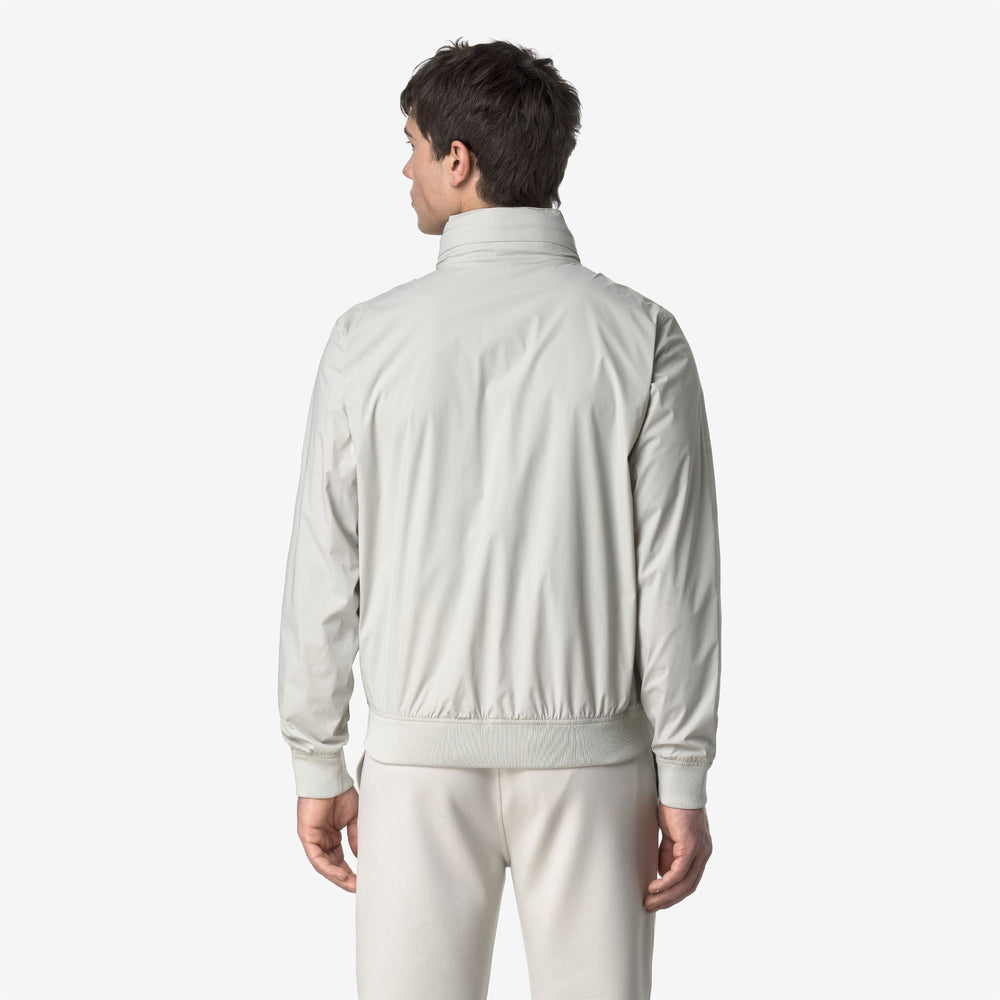 Chaqueta corta impermeable para hombre en beige y gris con nylon elástico 02