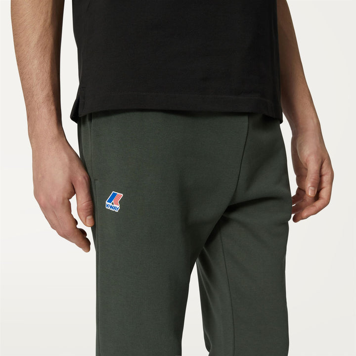 Pantalones deportivos unisex verde oscuro para correr en la ciudad 2