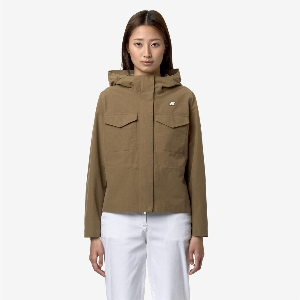 Chaqueta media marrón para mujer resistente al agua para uso urbano 02