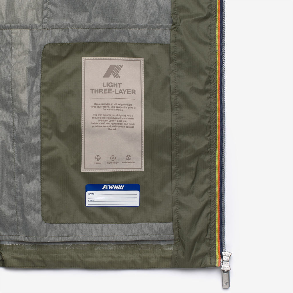 Jackets_Man_CLAD EXTRA LIGHT 3L_Short_Green Lichen - Commercial 2
