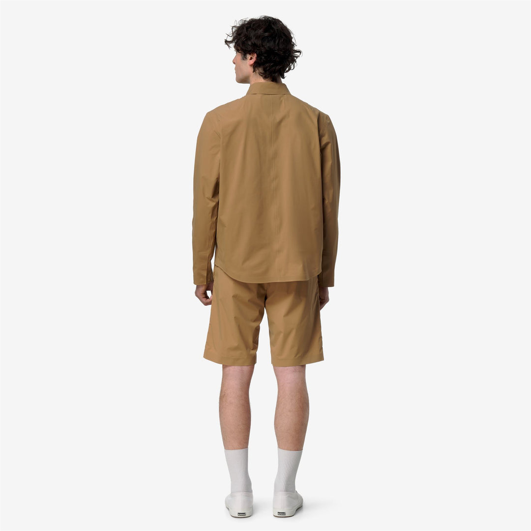 Chaqueta técnica tipo sobrecamisa marrón para hombre con tejido de secado rápido main