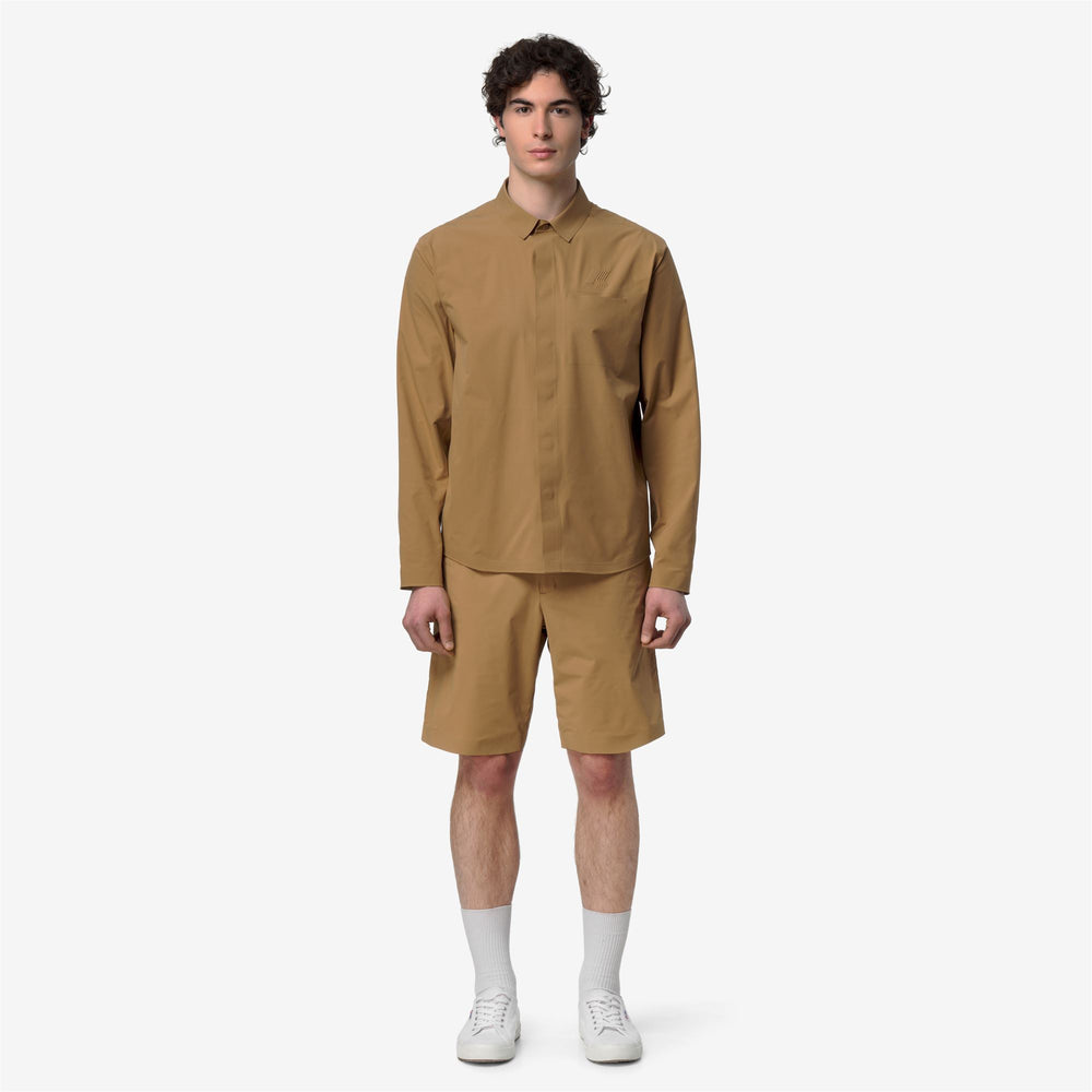 Giacca tecnica da uomo marrone con tessuto ad asciugatura rapida 02