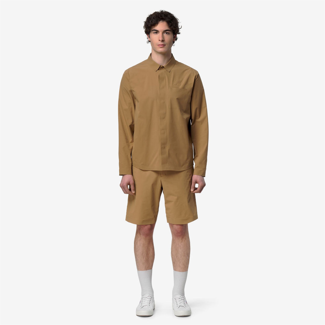 Chaqueta técnica tipo sobrecamisa marrón para hombre con tejido de secado rápido main