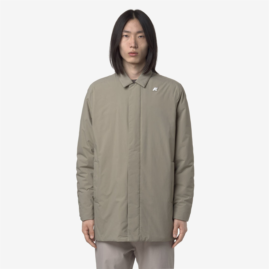 Chaqueta impermeable verde de talla media para hombre con materiales reciclados main