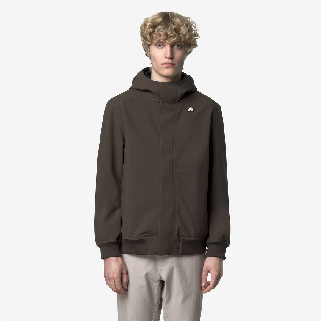 Chaqueta corta para hombre color oliva negro con capas impermeables y aislantes main