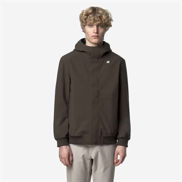 Chaqueta corta para hombre color oliva negro con capas impermeables y aislantes 3