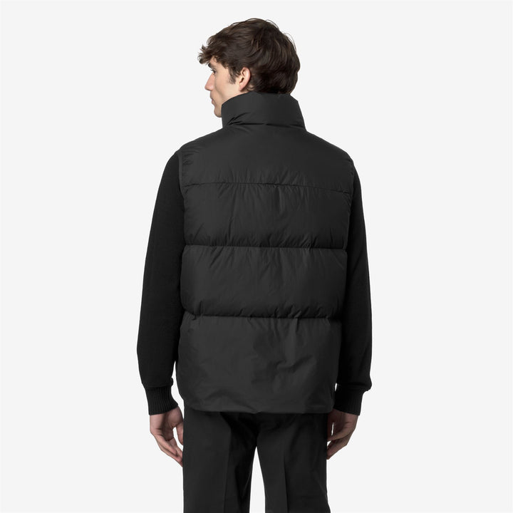 Chaleco aislante unisex negro de plumón para clima frío. 5