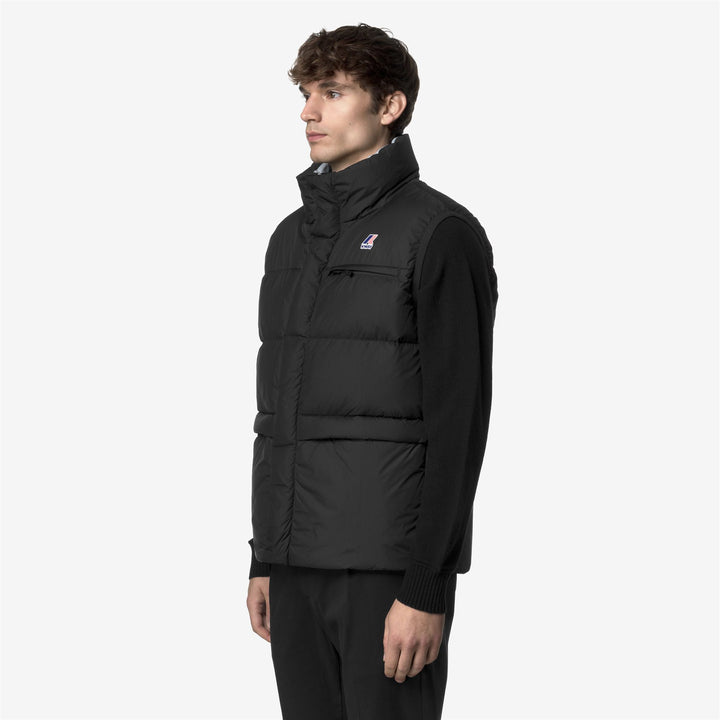 Chaleco aislante unisex negro de plumón para clima frío. 4