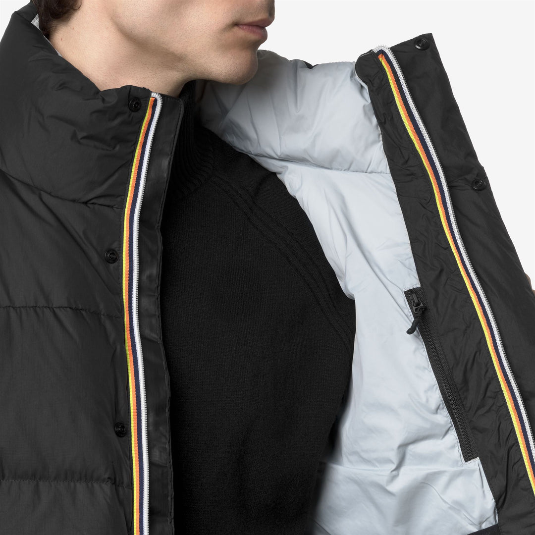 Chaleco aislante unisex negro de plumón para clima frío. main