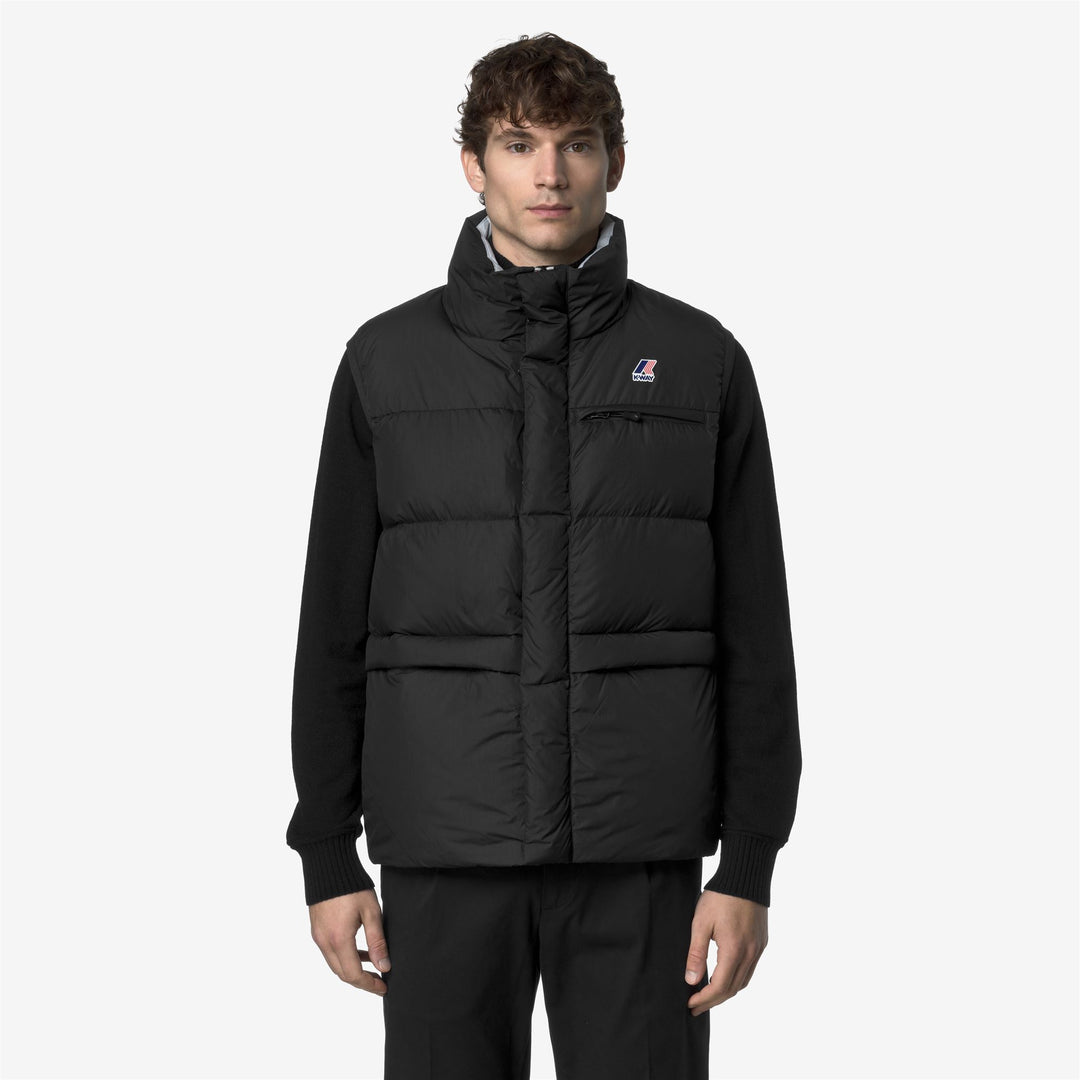 Chaleco aislante unisex negro de plumón para clima frío. 01