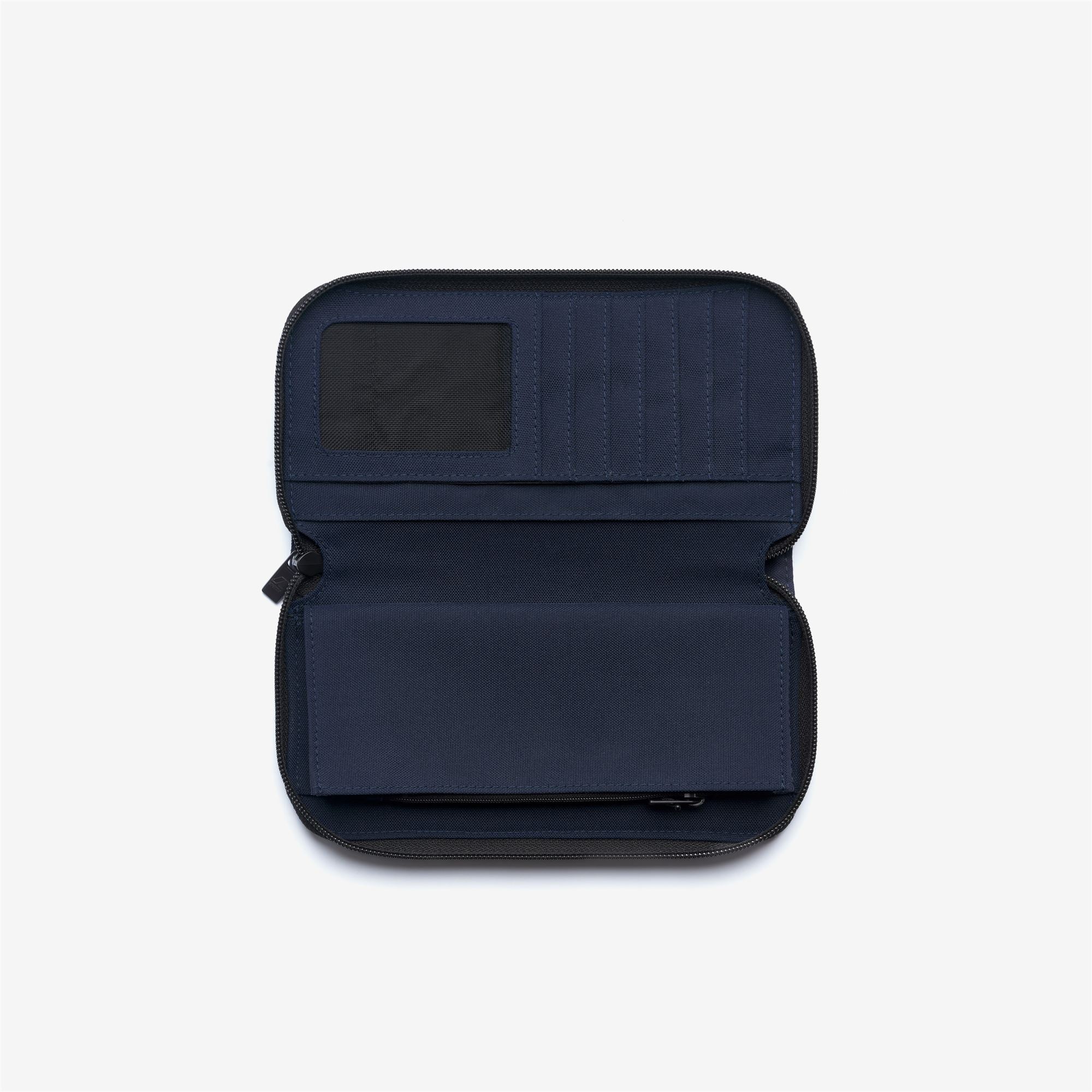 Small Accessories_WOMAN_LORRAINE_Wallet_Blue Depth - Commercial 3