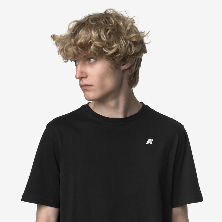 Camiseta negra de algodón de corte entallado para hombre con logotipo blanco 2