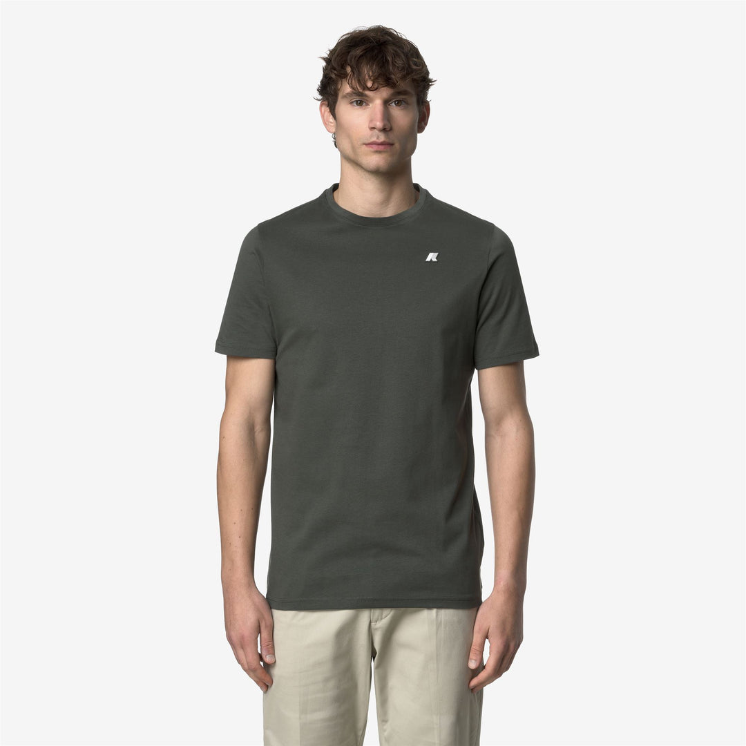 Camiseta de algodón verde ajustada para hombre con logotipo main
