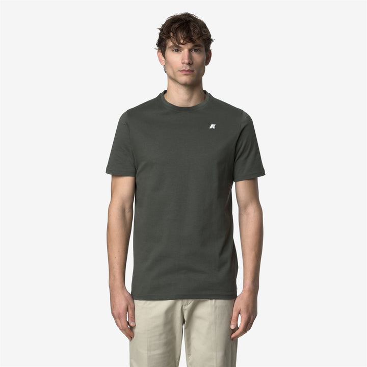 Camiseta de algodón verde ajustada para hombre con logotipo 3
