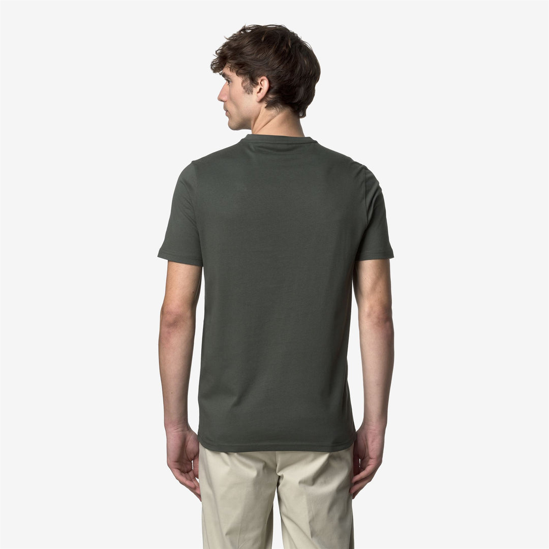 Camiseta de algodón verde ajustada para hombre con logotipo main
