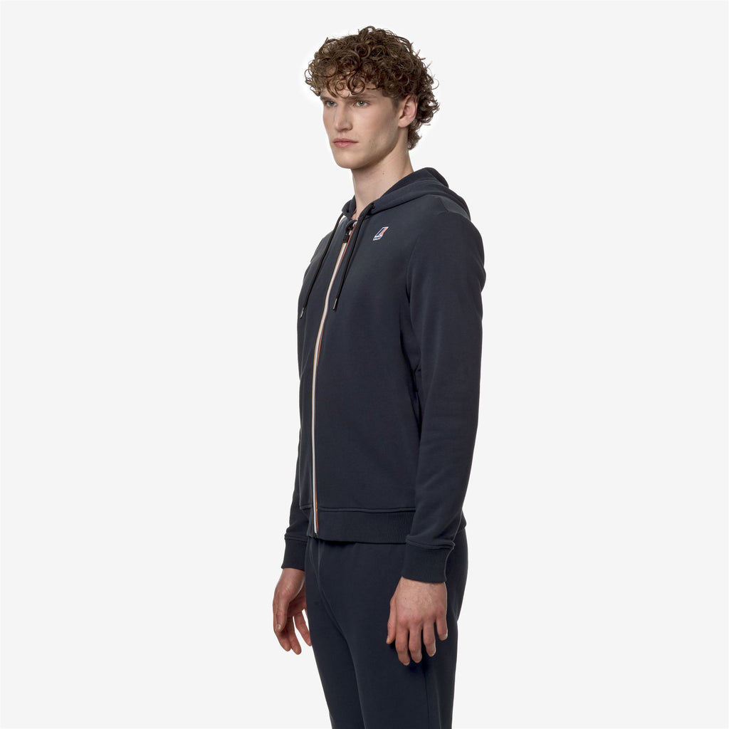 Fleece_UNISEX_LE VRAI ARNEL POLY COTTON_Jacket_Blue Depth - Commercial 5