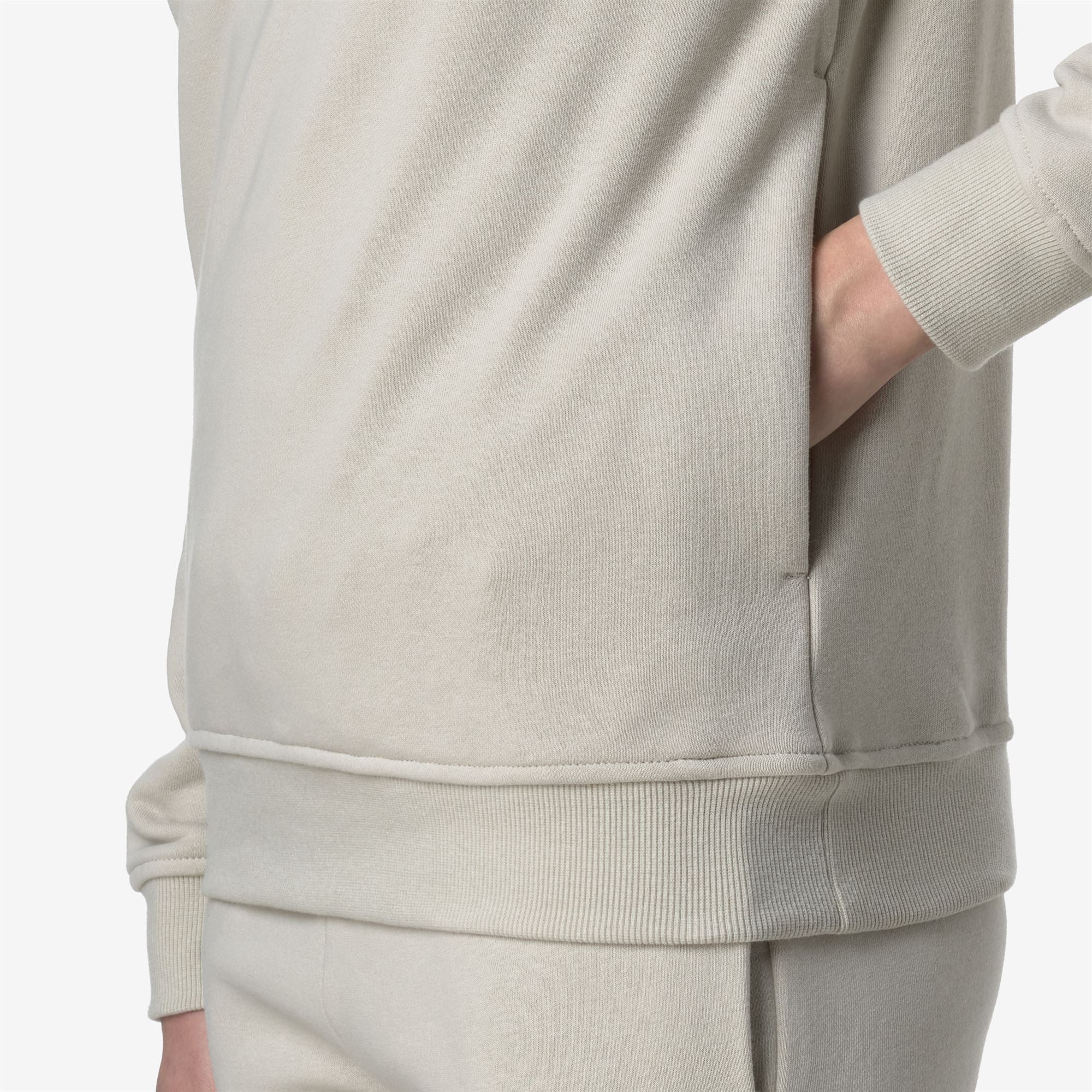 Fleece_UNISEX_LE VRAI ARNETTE POLY COTTON_Jumper_BEIGE LT - Commercial 7