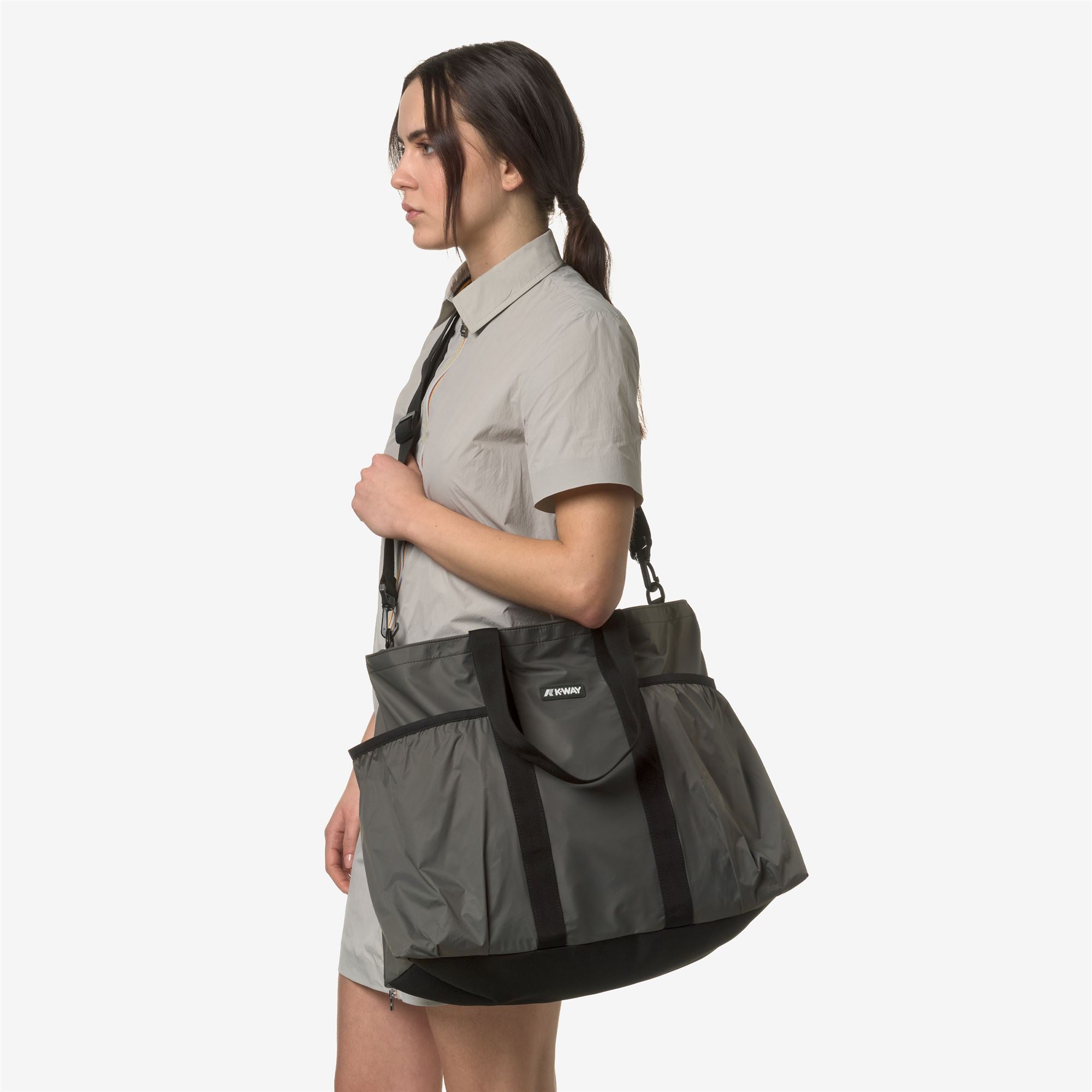 Bags_UNISEX_SAINT MALO_Tote Bag_GREEN BLACKISH - Commercial 6
