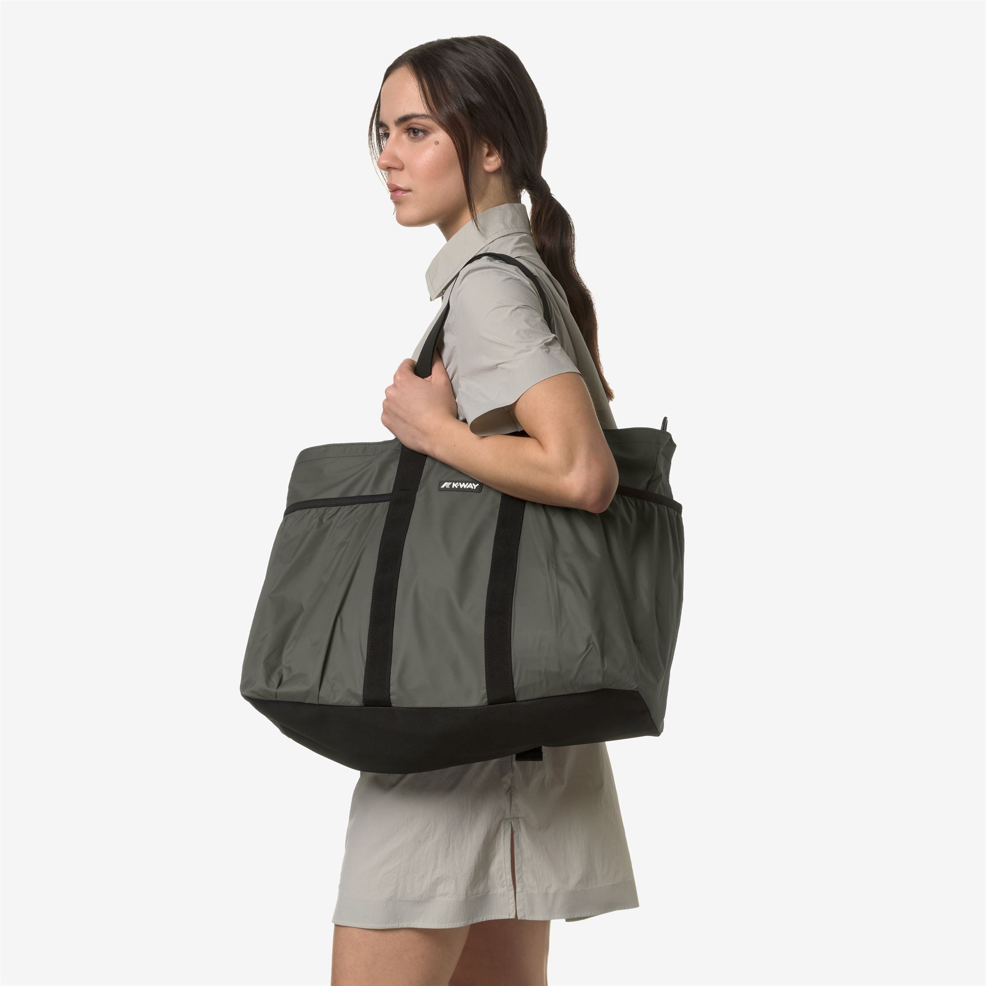 Bags_UNISEX_SAINT MALO_Tote Bag_GREEN BLACKISH - Commercial 5