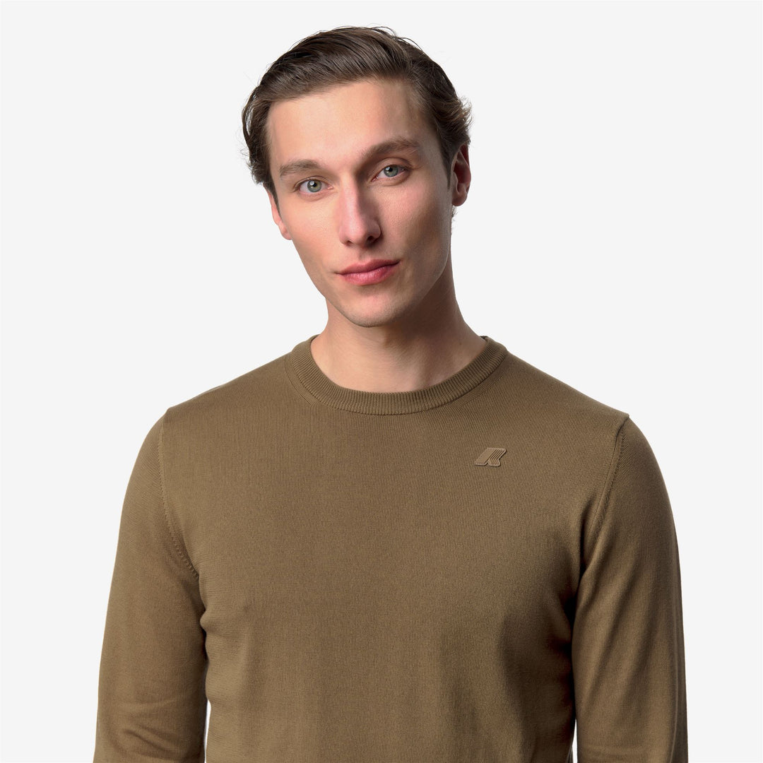 Suéter de algodón de cuello redondo para hombre en marrón y verde main