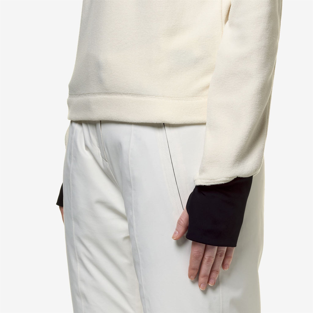 Fleece_Woman_CEILLAC POLAR_Pull Over_White Gardenia - Commercial 7
