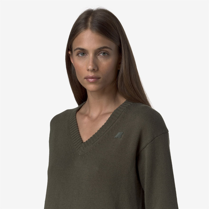 Maglione da donna in cashmere e cotone con scollo a V, verde nerastro 2