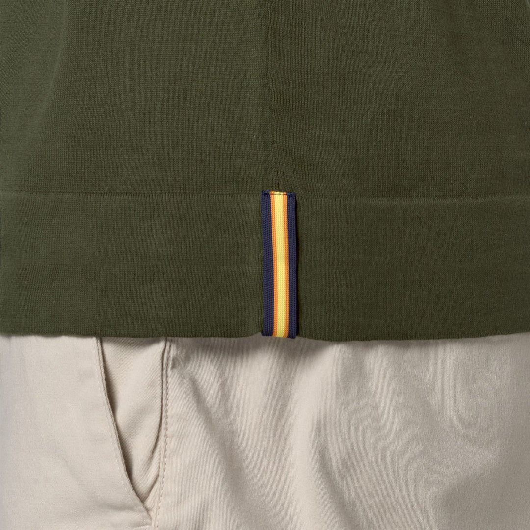 Camisa polo clásica de algodón para hombre en marrón y verde main