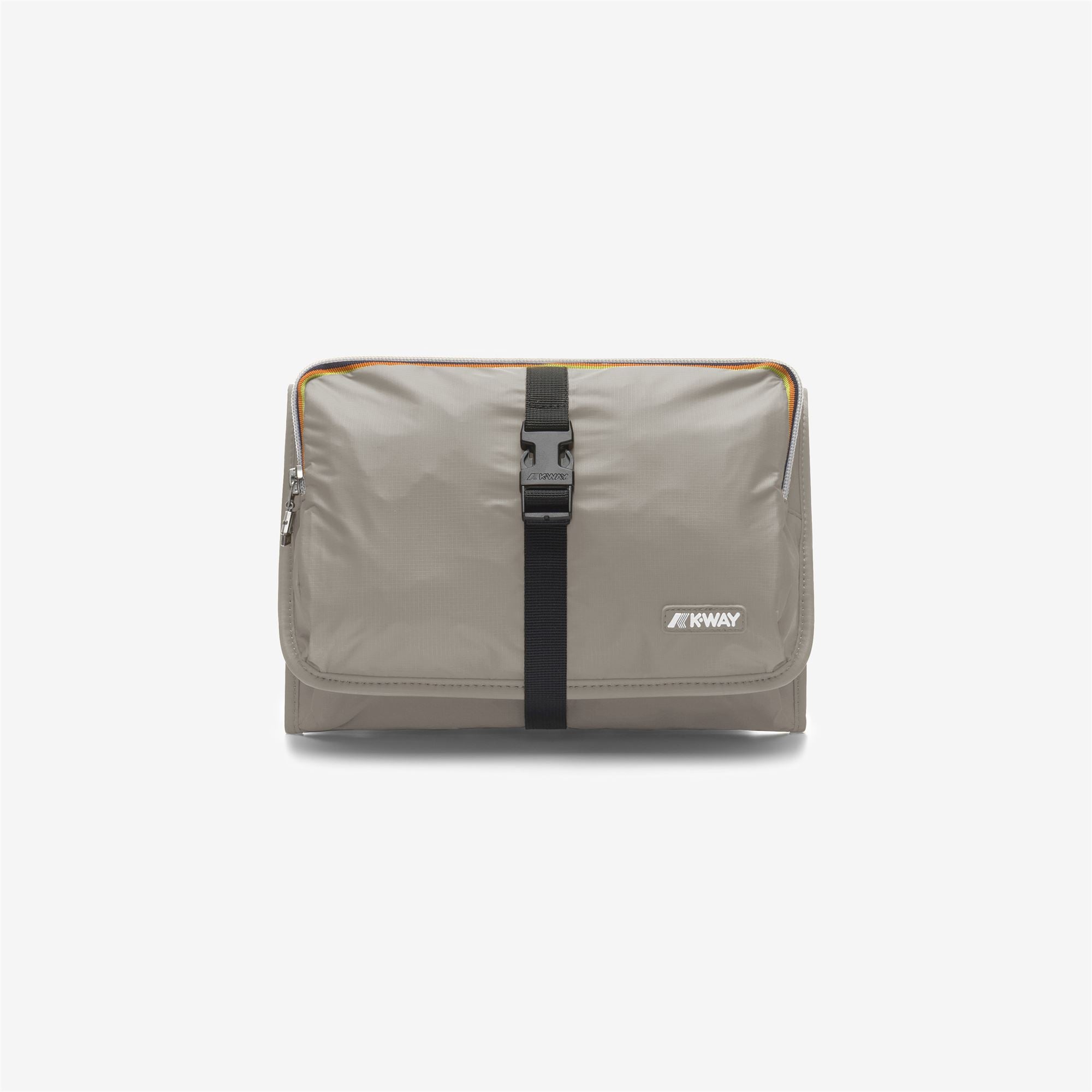 Small Accessories_UNISEX_REVILLE_Beauty Case_Green Oak - Commercial 1