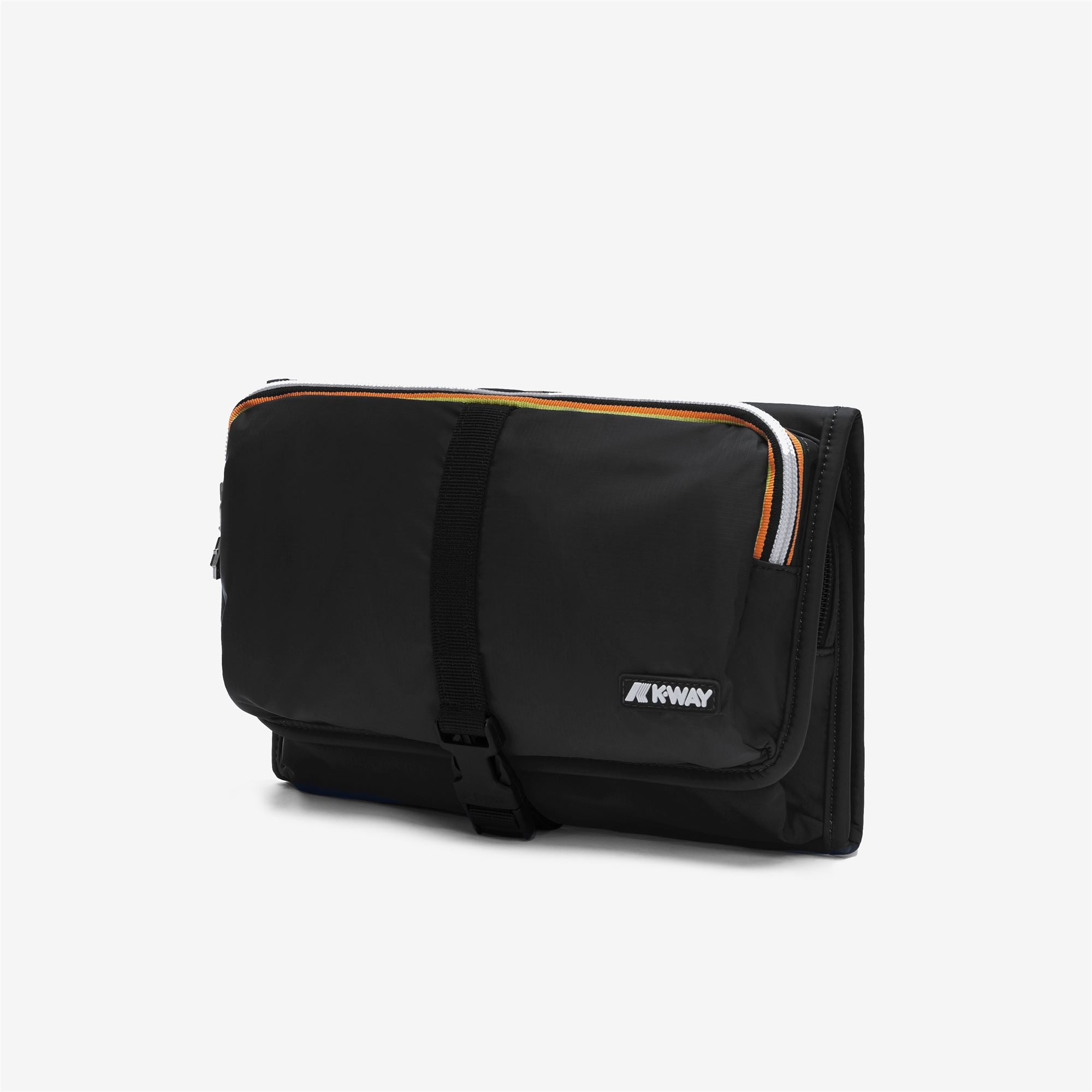 Small Accessories_UNISEX_REVILLE_Beauty Case_Black Pure - Commercial 2