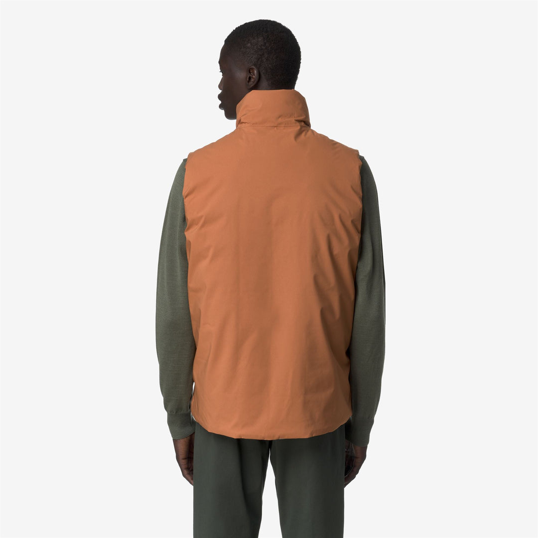 Chaqueta corta acolchada reversible de plumón en color beige anaranjado para hombre main