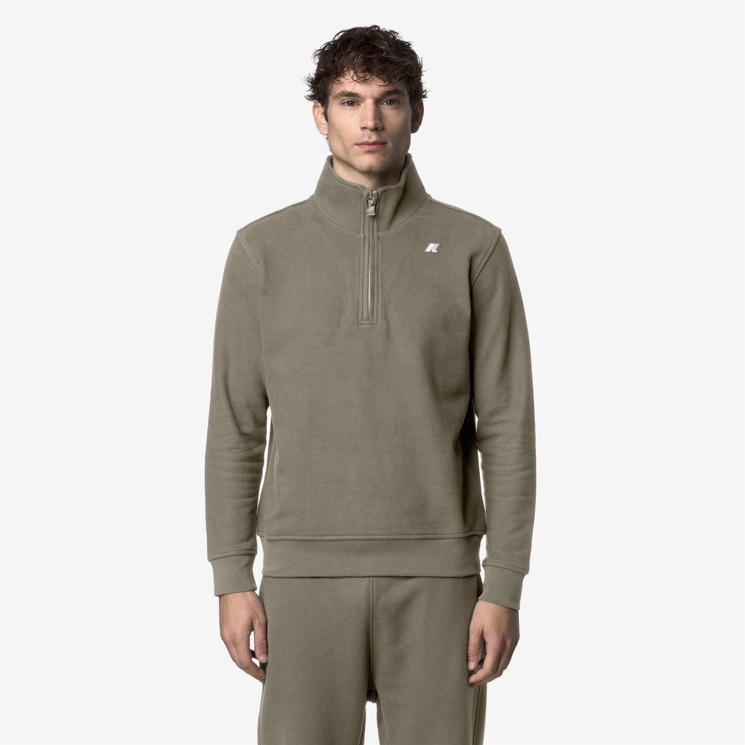 Suéter polar de cuello alto para hombre en color roble verde main