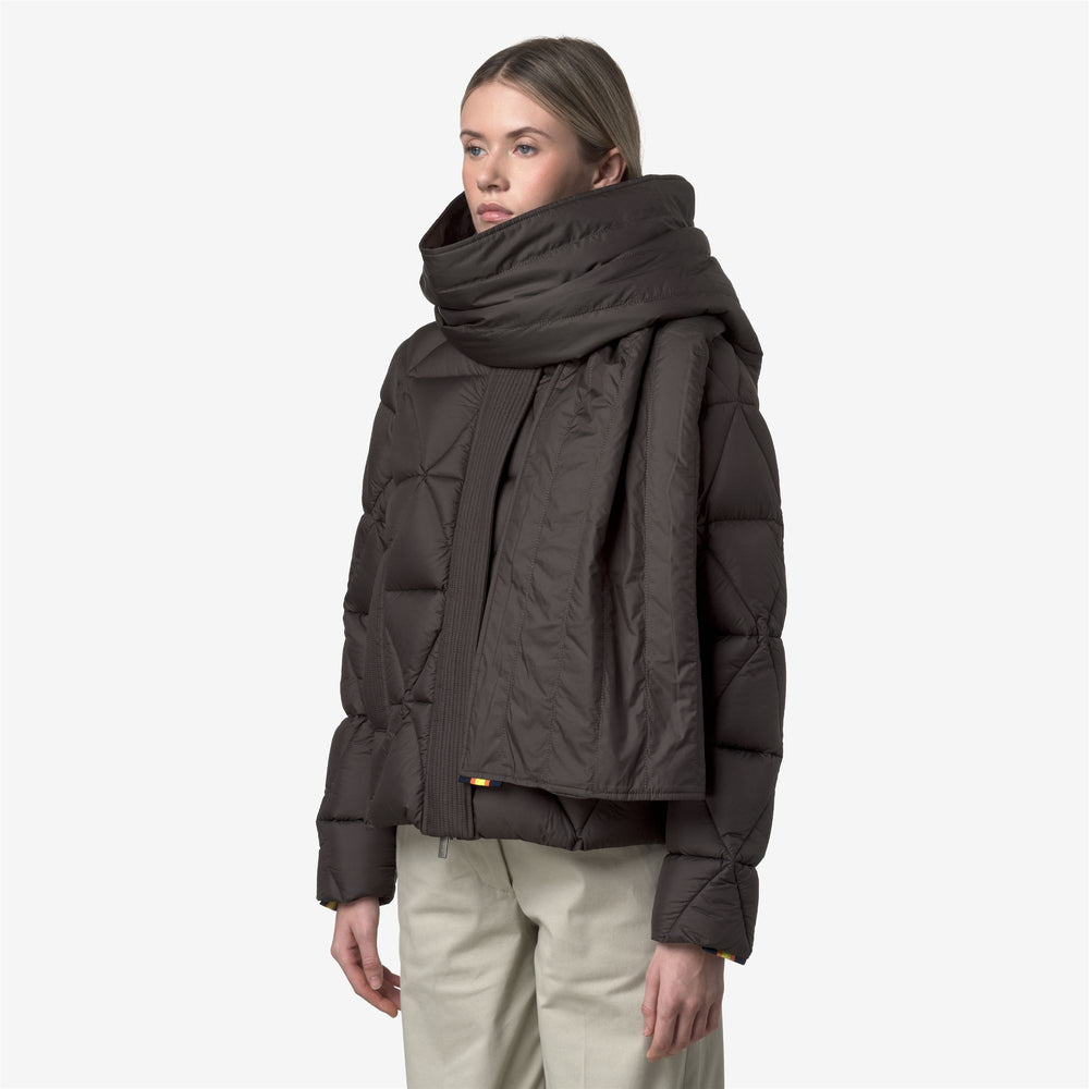 Bufanda acolchada negra para mujer con tejido impermeable 02