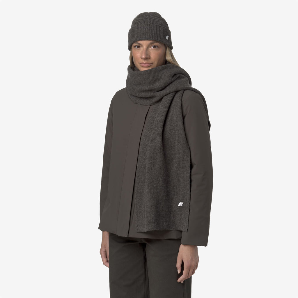 Scarves_UNISEX_ETIENNE CARDIGAN STITCH WOOL_Scarf_Black Olive Mel - Commercial 4