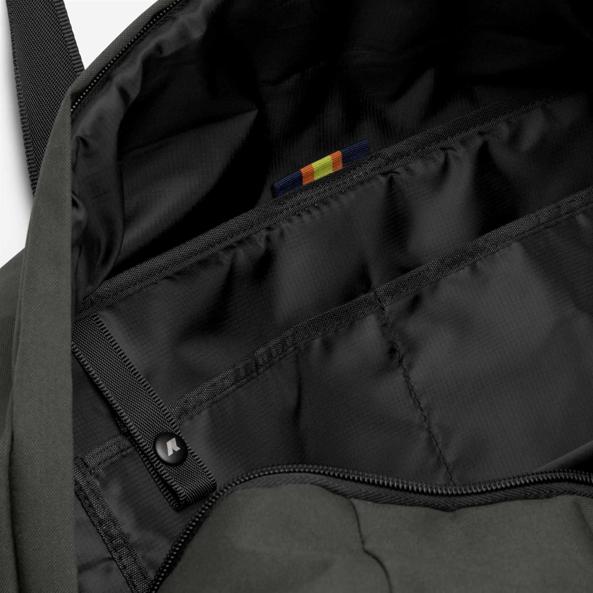 Bags_UNISEX_MAXEN_Duffle_GREEN BLACKISH - Commercial 3