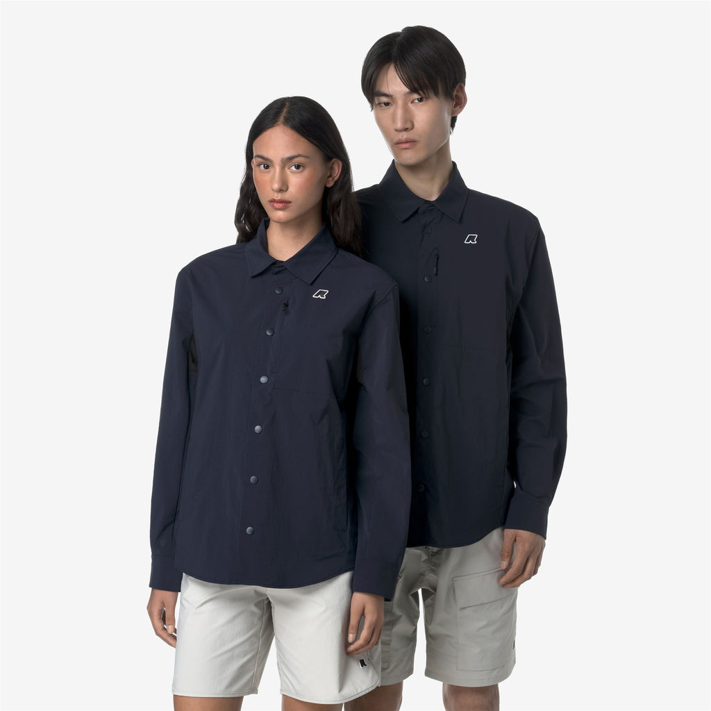 Shirts_UNISEX_FERREE_Classic_Blue Depth - Commercial 7