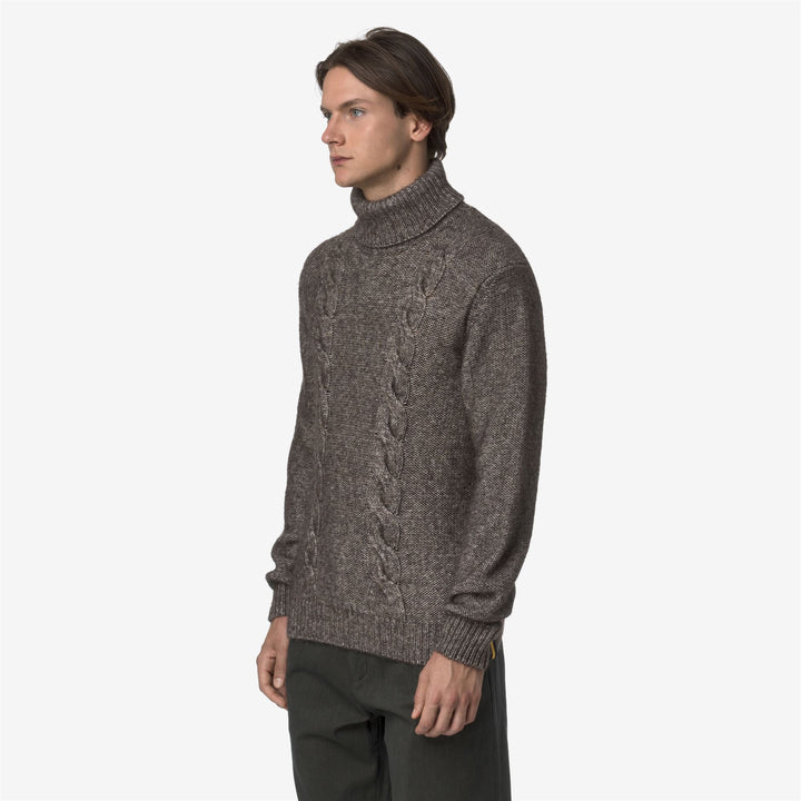 Maglione da uomo in maglia a trecce color oliva nero con misto cotone e alpaca 4