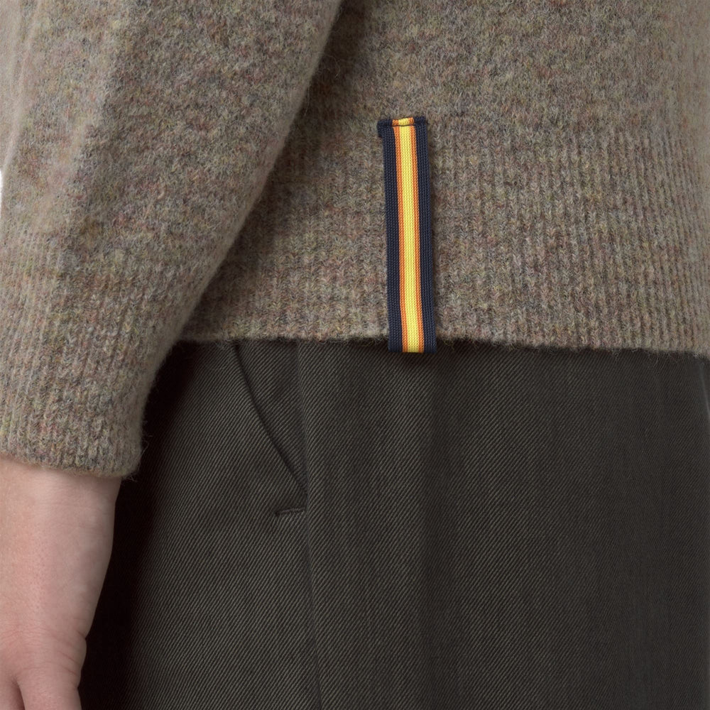 Maglione girocollo in lana arancione da donna con lavorazione a trecce 02