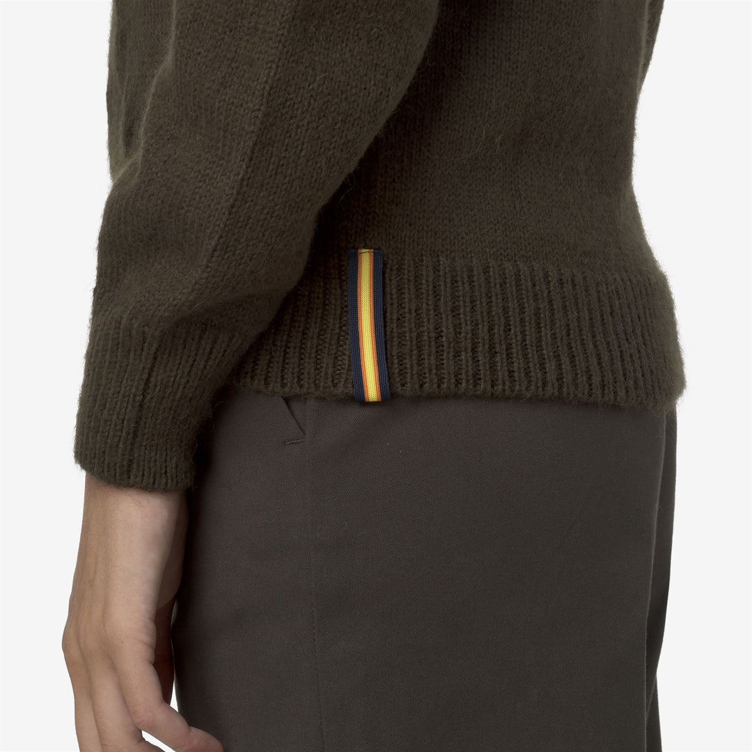 Jersey de punto marrón para mujer con cuello alto main