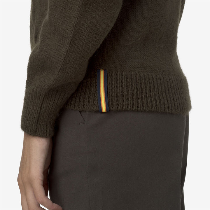 Jersey de punto marrón para mujer con cuello alto 2